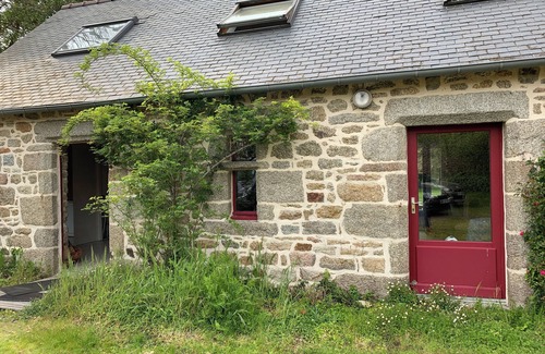 Tregunc House | Traditional Breton farmhouse with garden, wood-burning stove and sauna