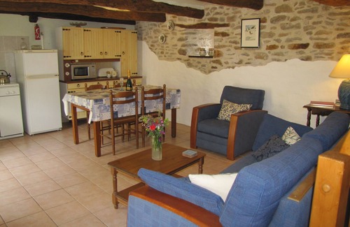Gomene Cottage | Traditional Breton Gite,sleeps 4 . Heated Swimming Pool,Wi-Fi Stunning Gardens