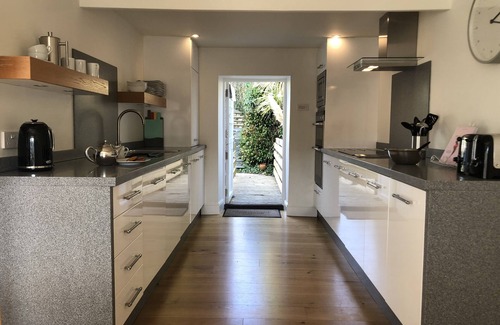 Charlestown Cottage | Traditional Cornish Cottage on Charlestown Harbour, parking, beach & pubs
