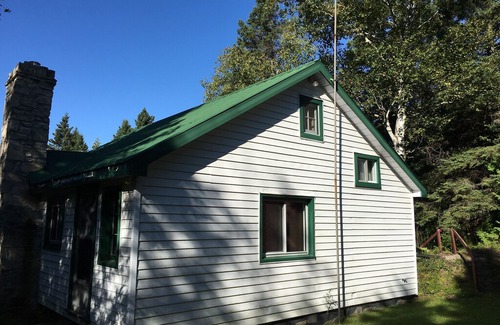 South Bruce Peninsula Cottage | Traditional Cottage Near The Lake In Oliphant