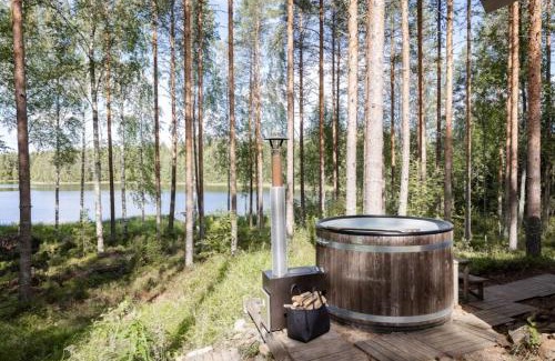 Uurainen Ski Chalet | Traditional cottage with hot tub