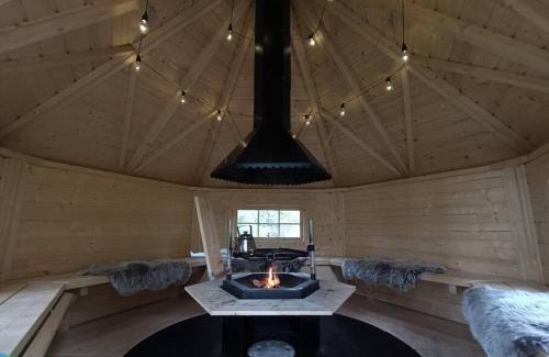 Uurainen Ski Chalet | Traditional cottage with hot tub