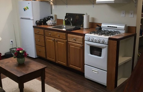 Forest Hills Apartment | Traditional decor, Near DT, Oakland, Monroeville, convenient to US OPEN