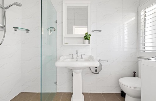 Glebe House | Traditional Double Room in Glebe - Nearby USYD - Shared Bathroom