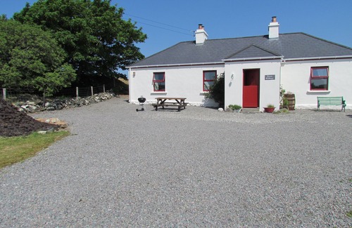 Clifden Cottage | Traditional Failte Ireland 2025 Rustic Stone Cottage With Private River Fishing.