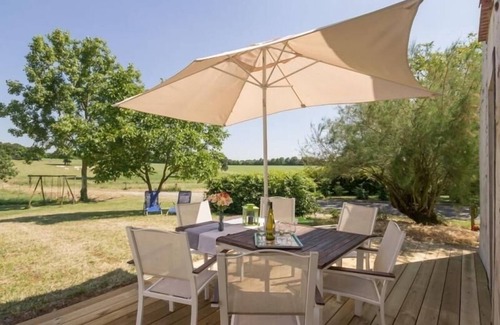 Le Loroux-Bottereau Cottage | Traditional House in a Calm Setting with Garden and Wifi