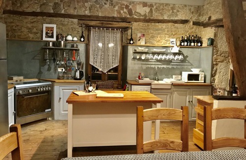 Caylus Cottage | Traditional French house with private pool and gardens.