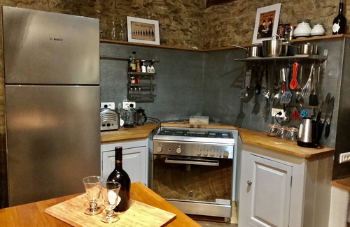 Caylus Cottage | Traditional French house with private pool and gardens.