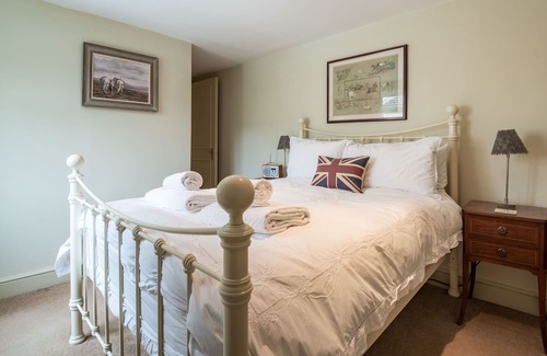 Fulham Apartment | Traditional Fulham Home close to the River Thames by UnderTheDoormat