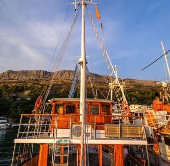 Old Town Boat Rental | Traditional gulet with crew breakfast&lunch
