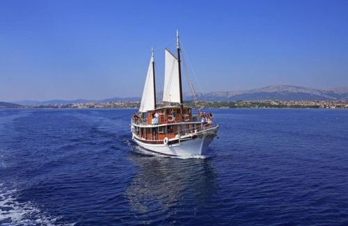 Old Town Boat Rental | Traditional gulet with crew breakfast&lunch