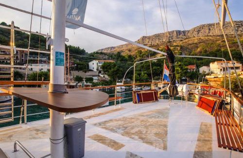 Old Town Boat Rental | Traditional gulet with crew breakfast&lunch