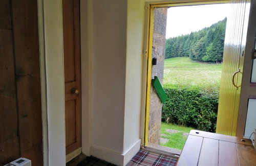 Marybank Cottage | Traditional highland cottage with magnificent panoramic views
