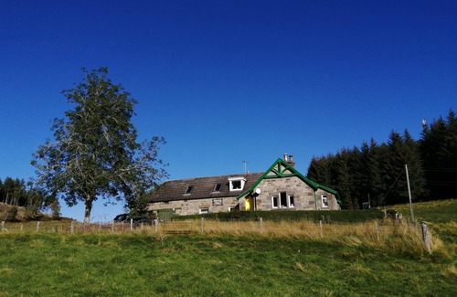 Marybank Cottage | Traditional highland cottage with magnificent panoramic views