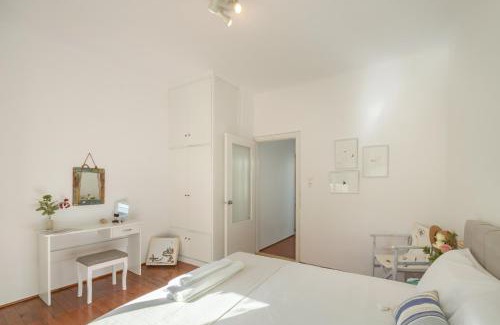 Naousa Apartment | Traditional Home