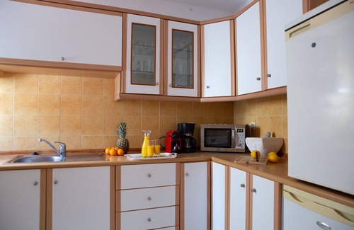 Santorini House | Traditional House fully-equipped with private yard, at the heart of the village.