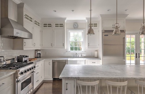 Sagaponack House | Traditional house, open floor and spacious living, formal dining room,.