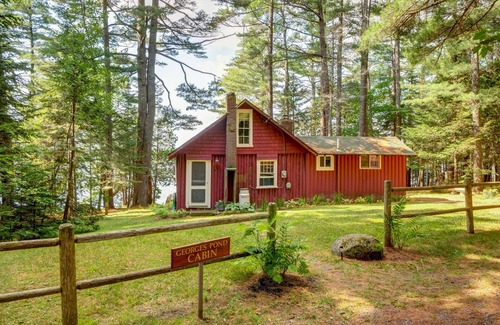 Franklin Cabin | Traditional Lakefront Cabin Located On Beautiful George's Pond
