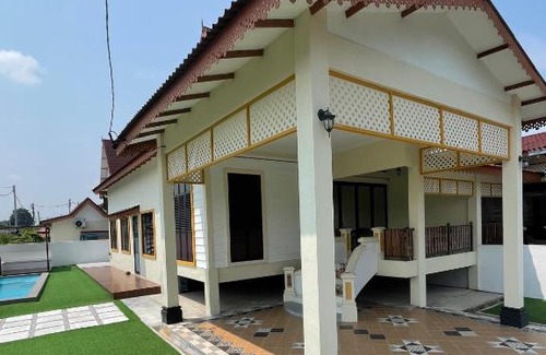 Kampung Bukit Katil House | Traditional Melaka Homestay with Private Pool