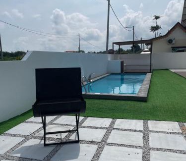 Kampung Bukit Katil House | Traditional Melaka Homestay with Private Pool