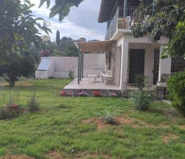 Valira House | Traditional maisonette just 15' from Kalamata
