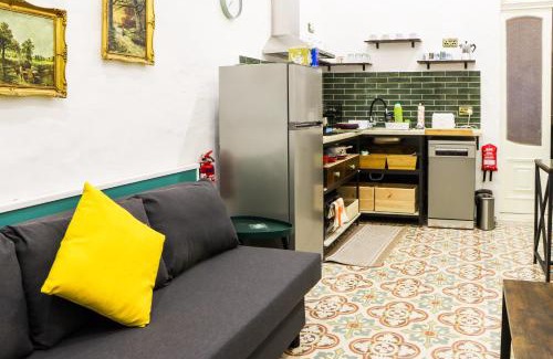 Ta' Pennellu Apartment | Traditional Maltese Maisonette with Internal Yard and Jacuzzi