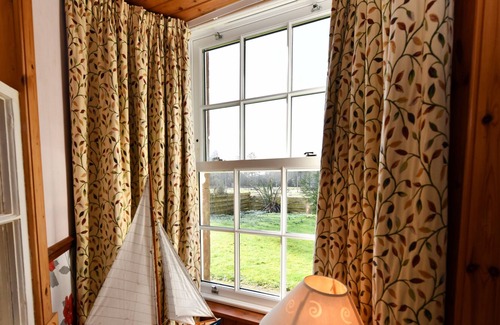 Carradale Cottage | Traditional Scottish cottage sleeping 2 with parking and easy access to beach