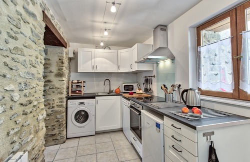 Pont-de-Barret Apartment | Traditional stonebuilt ProvencaleMas, gite apartment. Large swimming pool M