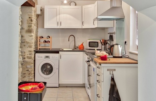 Pont-de-Barret Apartment | Traditional stonebuilt ProvencaleMas, gite apartment. Large swimming pool M
