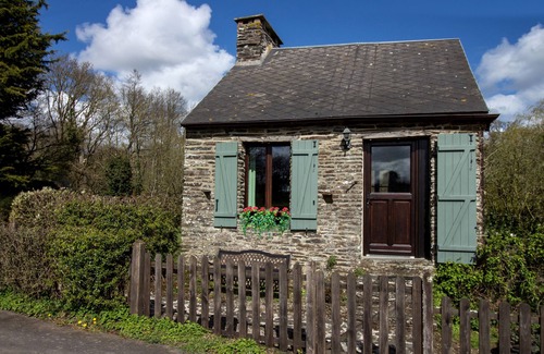 La Bazoque Cottage | Traditional Stone Gîte, Set In Wooded Valley, No Neighbours, Beach 30min