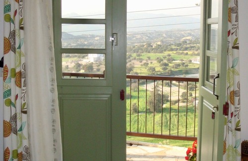 Pentakomo Apartment | Traditional Stone Village Apartment With Balcony