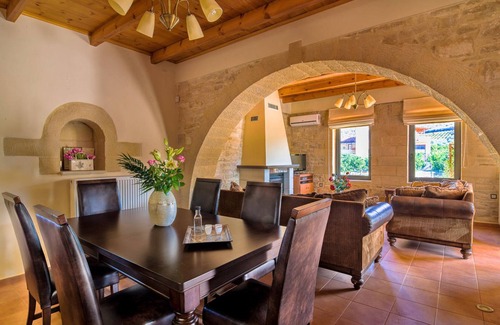 Apokoronas Villa | Traditional Stone Villa with 6 bedrooms and private pool