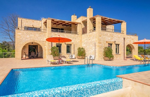 Apokoronas Villa | Traditional Stone Villa with 6 bedrooms and private pool