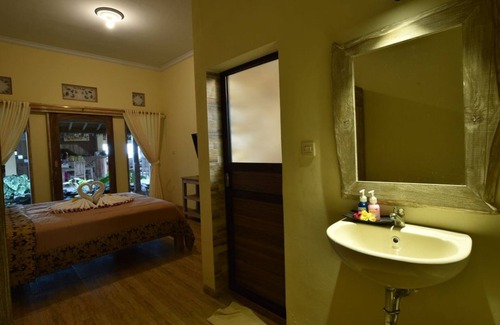 Bebandem House | Traditional Vibes! 1BR Double Room in Karangasem