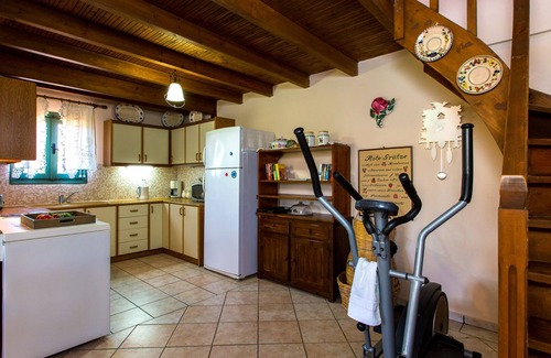 Atsipópoulon Villa | Traditional Villa With Superb Garden and Total Quietness 3km Away From the Beach