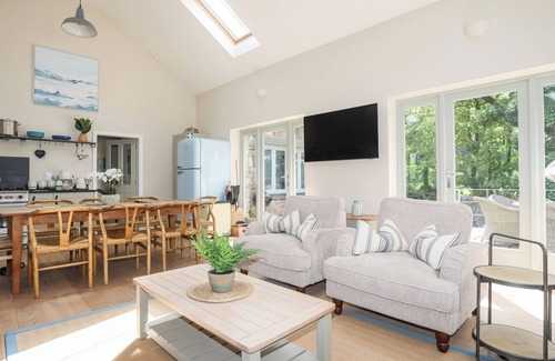 Dulas Cottage | TRAETH ORA, pet friendly, luxury holiday cottage in Moelfre