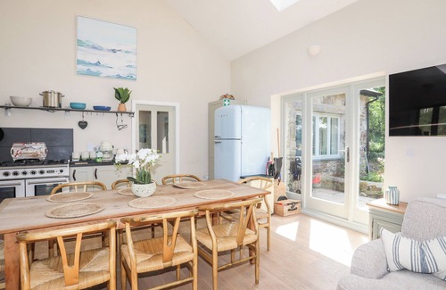 Dulas Cottage | TRAETH ORA, pet friendly, luxury holiday cottage in Moelfre