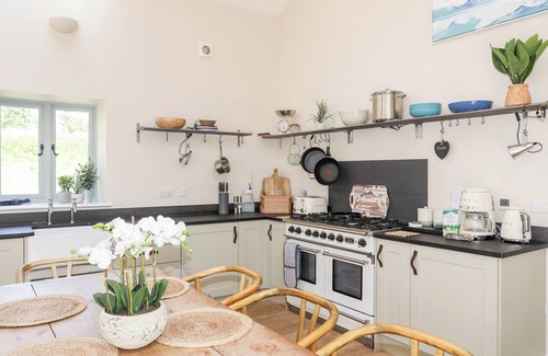 Dulas Cottage | TRAETH ORA, pet friendly, luxury holiday cottage in Moelfre