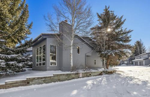 Edwards House | Trail Ridge Retreat - Sleeps 8