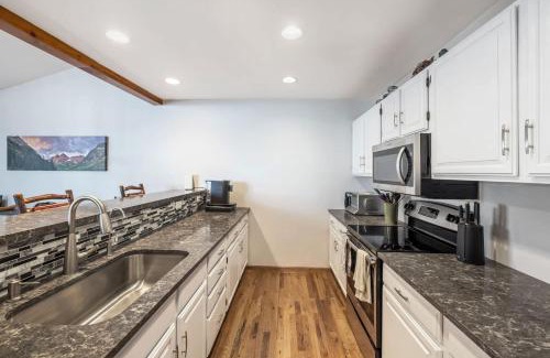 Edwards House | Trail Ridge Retreat - Sleeps 8