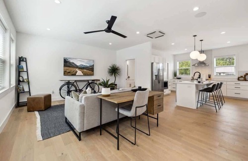 Downtown House | Trailblazer - Arts District - Garage - 0.5 mi DT
