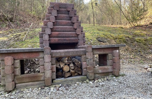 Saint Helens Cabin | Trailer parking, near Hollerwood, Daniel Boone Backcountry Byway, and Climbing