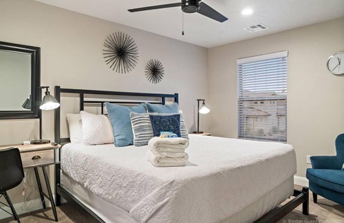 Sienna Hills House | Trailhead - PRIVATE HOME/HOT TUB - FULLY LOADED!!!