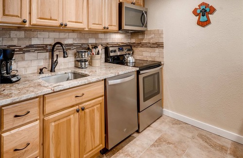 Peak 9 Condo | Trails End 304 | 2BR/2BA | Ski In/Out | PoolHotTub