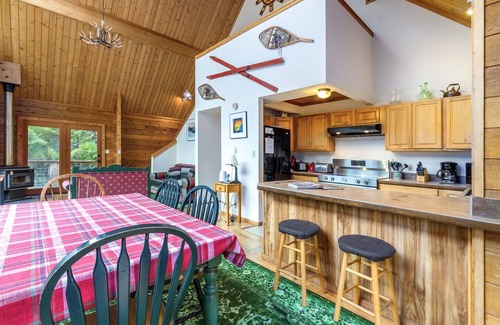 Packwood Cabin | Trails End | Hot Tub, Starlink