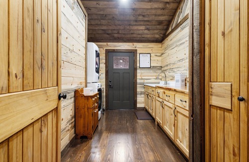 Morganton Cabin | Trails End Lodge 5 BR cabin in Morganton with AC, WiFi, Hot Tub