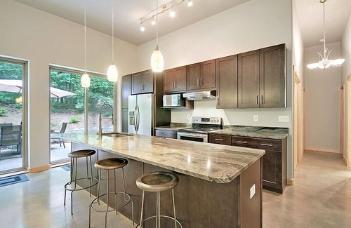 Bent Creek House | Trails End Retreat | Contemporary Asheville Home with Firepit & Hot Tub