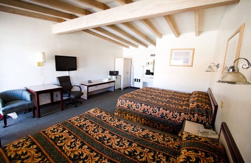 Lone Pine Hotel | Trails Motel