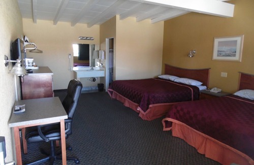Lone Pine Hotel | Trails Motel