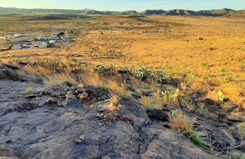 Alpine House | Trails Sister- Calm on the Edge of Town